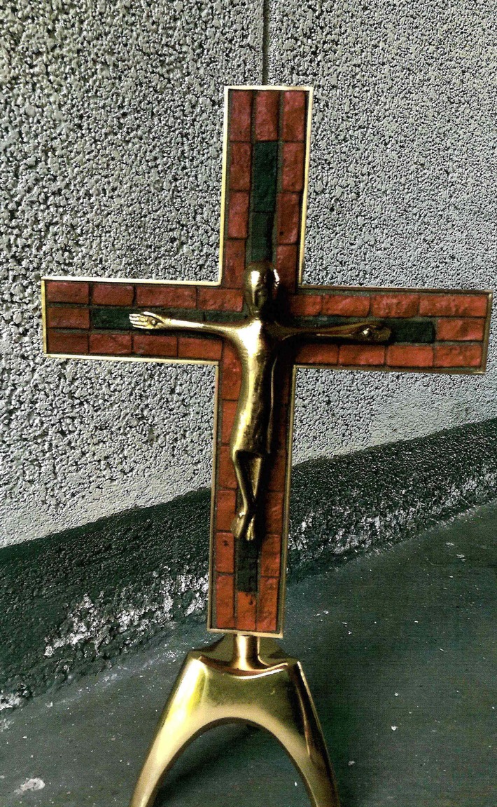 POL-BO: Witten / Wo ist das Kreuz aus der St. Franziskus-Kirche?