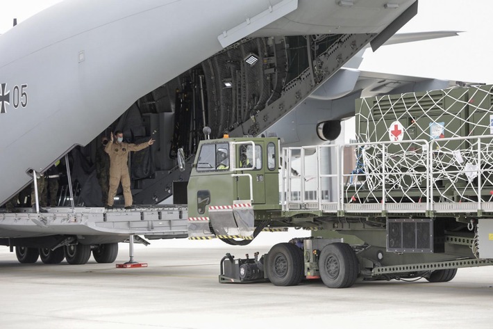 Corona-Hilfe: Luftwaffe fliegt Sauerstofferzeugungsanlage nach Indien 
