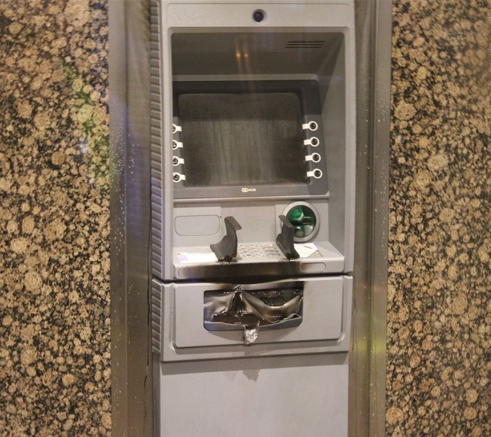 POL-DN: Erneuter Versuch der Geldautomatensprengung
