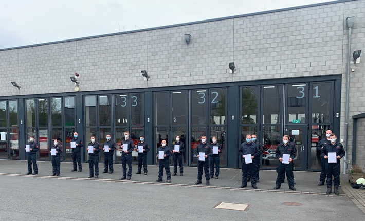 FW Dinslaken: 17 neue Einsatzkräfte für die Freiwillige Feuerwehr Dinslaken