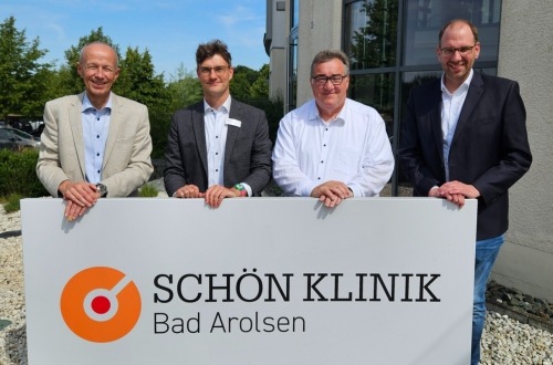 Pressemeldung: Schön Klinik Bad Arolsen: Psychosomatik stärken, Hürden abbauen: Politische Delegation diskutiert Personalmindestvorgaben und Anerkennungsprozesse