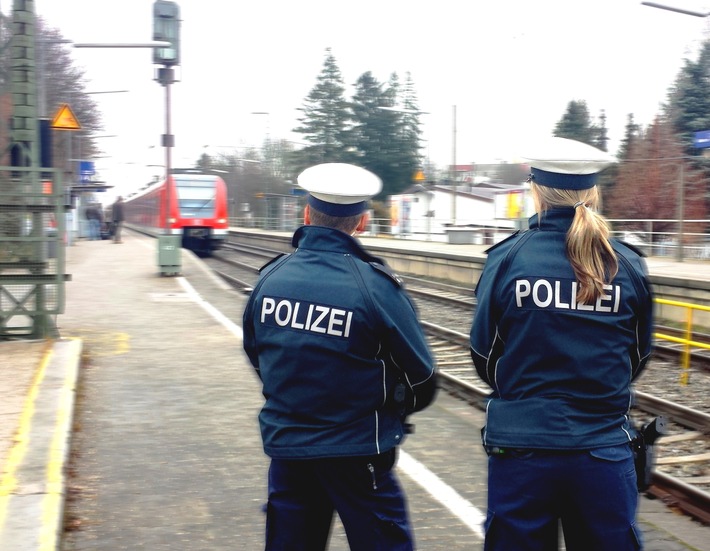 Bundespolizeidirektion München: Flaschenwurf auf Bahnmitarbeiter / Angreifer wurde an S-Bahn Endstation geweckt