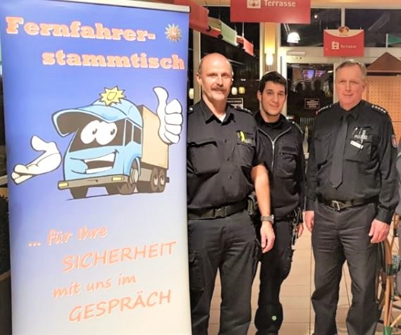 POL-ROW: Norddeutschlands Nadelöhr - Fernfahrerstammtisch informiert über Elbtunnel
