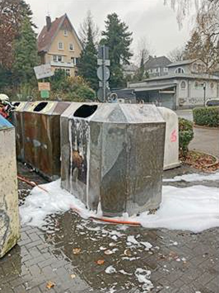 POL-ME: Papiercontainer brannte an der Poststraße - Velbert - 2111144