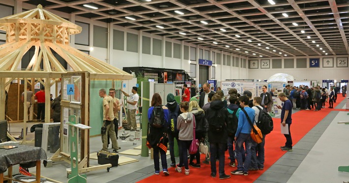 Bau Dir Deine Zukunft. Auf der bautec 2016 / KarriereCenter Bau bietet Schülern und Studierenden zahlreiche Aus- und Weiterbildungsmöglichkeiten bei kostenfreiem Eintritt