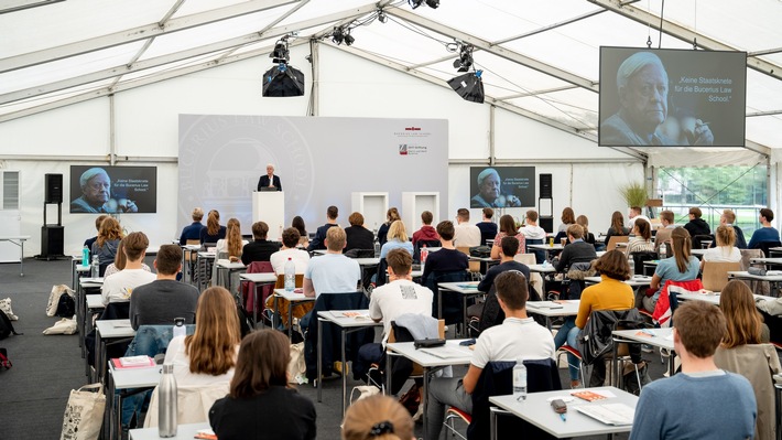 PM: Analoges und Digitales kombinieren: Bucerius Law School startet mit hybridem Lehrbetrieb ins Herbsttrimester