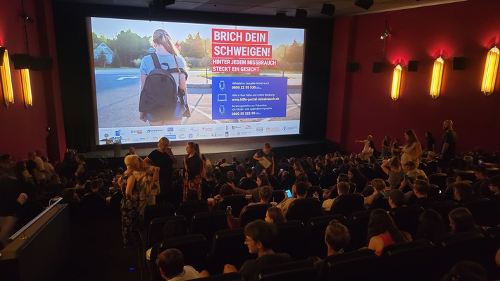 POL-DA: Groß-Gerau/Darmstadt: Popcorn statt Taschenrechner - 400 Schüler informieren sich über sexualisierte Gewalt im Netz - Erfolgreiche Kinoveranstaltung der Präventionskampagne &quot;Brich dein Schweigen&quot;