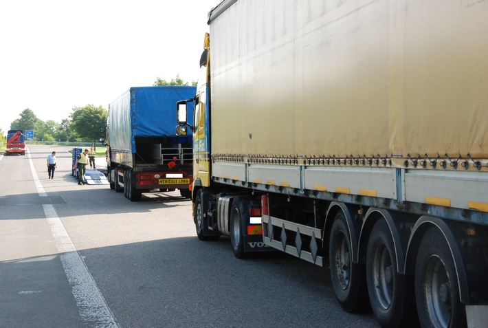 POL-PPTR: LKW-Fahrer mit gefälschtem Führerschein unterwegs