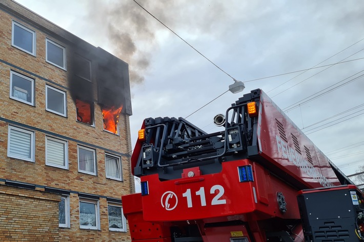 FW-OB: Zimmerbrand auf der Hermann Albertz Straße durch Feuerwehr Oberhausen gelöscht