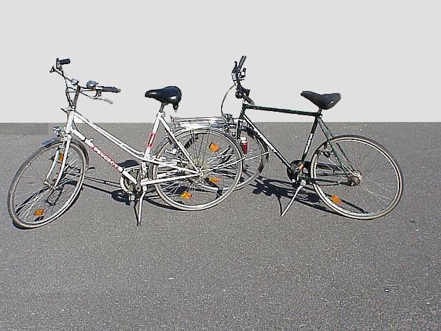 POL-DN: 011011 -10- (Düren) Einbrecher ließen Fahrräder zurück (mit Bild -2-)
