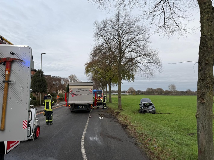 FW-Schermbeck: Unfall mit parkendem PKW