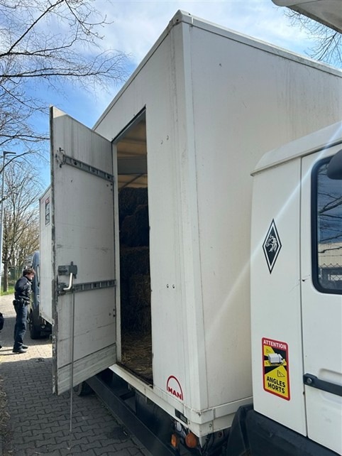 POL-PIWFB: Diebstahl von Heuquadern aus Pferdetransporter