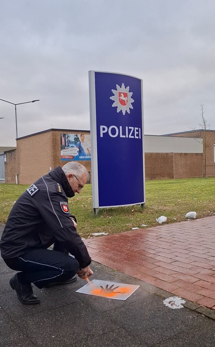 POL-ROW: Orange Day: Polizeiinspektion Rotenburg setzt Zeichen gegen Gewalt an Frauen