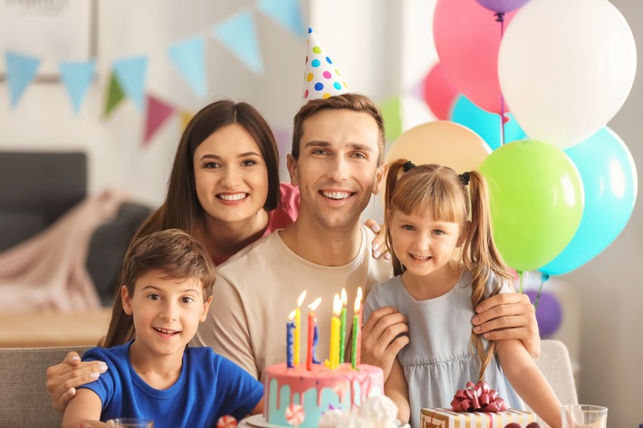 Versicherungstipp: Kuriose Versicherungswelt: Wenn alle an Neujahr Geburtstag haben