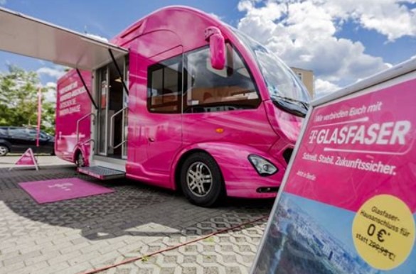 Telekom-Infomobil zum Glasfasernetz in Bad Hönningen
