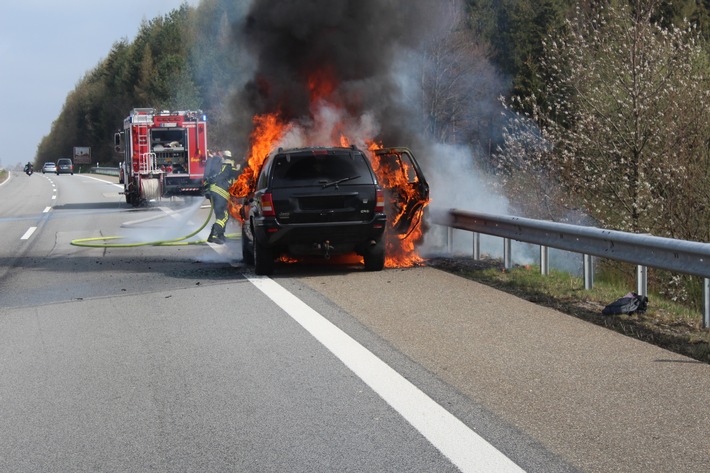POL-PDKL: SUV brennt völlig aus