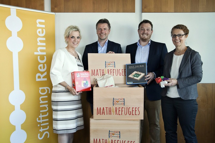 Mit Freude am Rechnen Menschen verbinden - Stiftung Rechnen verteilt Math4Refugees-Willkommensboxen an Flüchtlingseinrichtungen