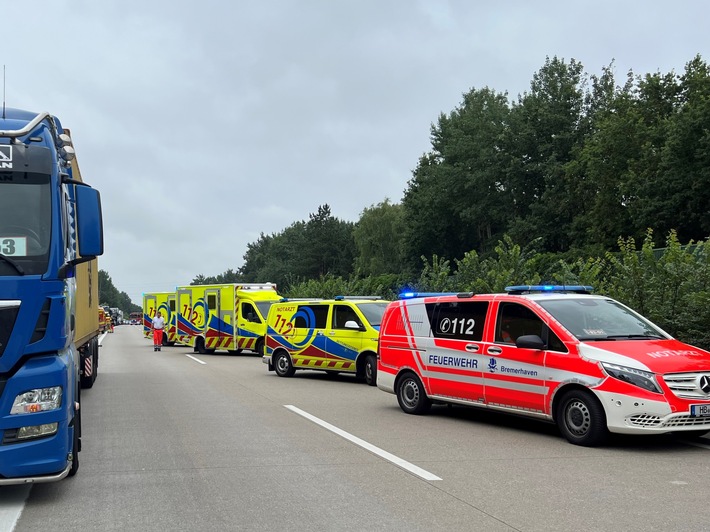 FW Bremerhaven: Autobahn 27 nach Unfall vorübergehend gesperrt