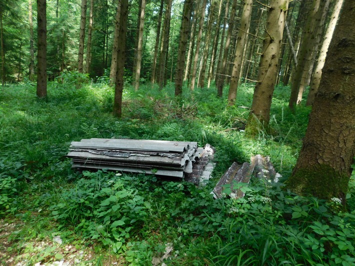 POL-UL: (UL) Obermarchtal - Eternitplatten illegal entsorgt / Bei Ermittlungen wegen einer Umweltstraftat hofft die Polizei auf Zeugenhinweise.