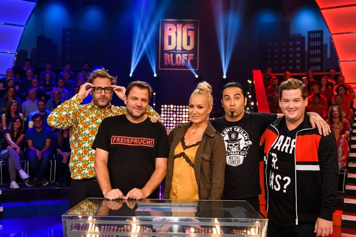 Bülent Ceylan, Chris Tall, Paul Panzer und Martin Rütter blöffen in der neuen SAT.1-Comedy "Big Blöff" ab Freitag um die Wette - am Ende kassiert das Publikum