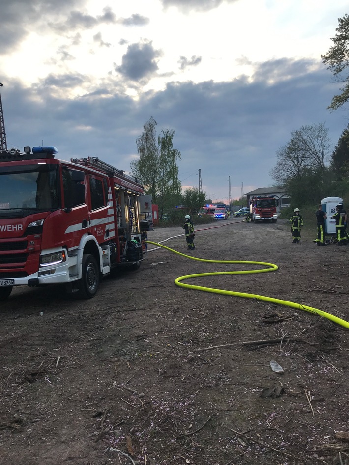 FW-BO: Feuer in einem leerstehenden Gebäude an der Harpener Straße