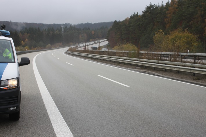 POL-PDKL: Verkehrsunfall mit anschließendem unterlaubtem Entfernen vom Unfallort