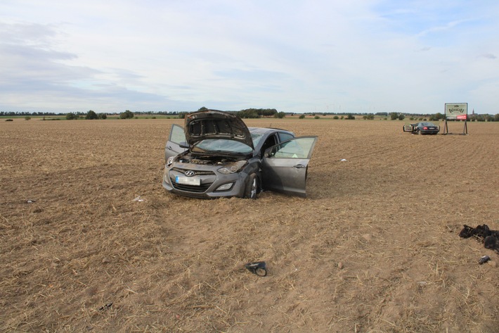 POL-DN: Unfall beim Überholen fordert drei Verletzte