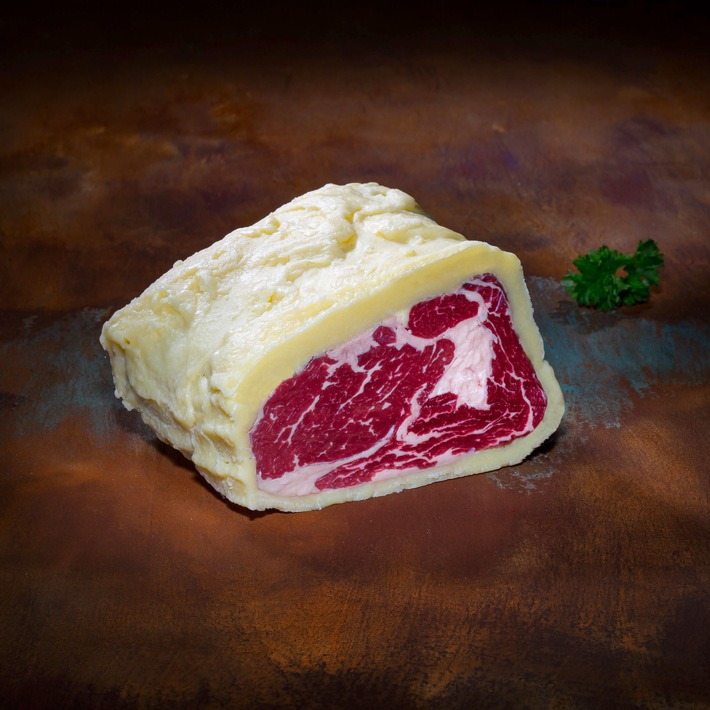 Deutschlands erstes Butter-Steak / Butter aged: Gourmetfleisch.de präsentiert edle Steaks gereift in deutscher Markenbutter verfeinert mit Meersalz