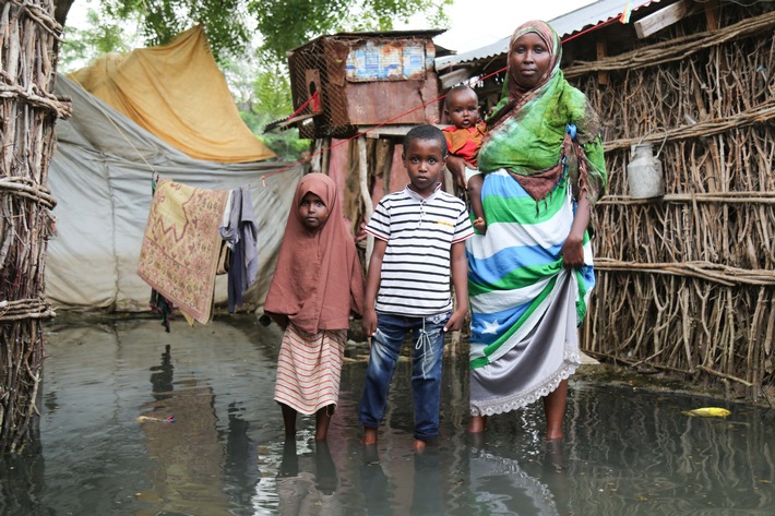 Hochwasser Ostafrika: Ein Kreislauf der Not / Bündnisorganisationen von "Aktion Deutschland Hilft" leisten Hilfe für Betroffene von Überschwemmungen und Sturzfluten