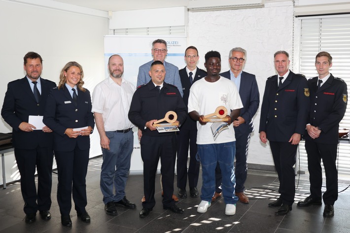 POL-AC: Preis für Zivilcourage 2025 - Polizei und StädteRegion Aachen zeichnen fünf "Heldinnen und Helden des Alltags" aus