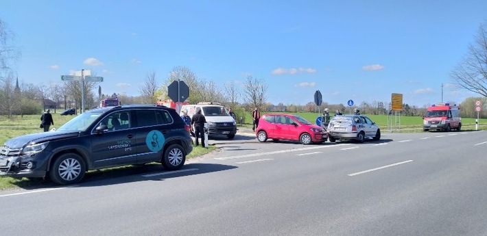 POL-LG: ++ mehrere Verletzte nach Verkehrsunfall ++ Unbekannter fällt Bäume ++ versuchter Einbruch in Friedhofskapelle ++