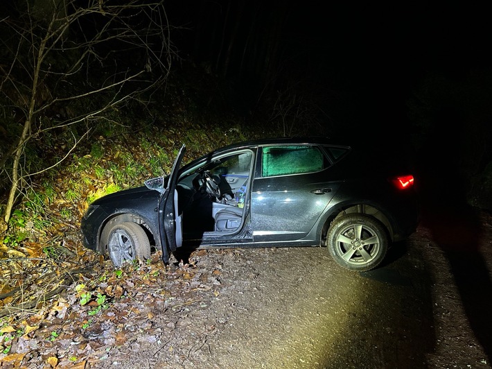 POL-PDLD: Festgefahren im Wald