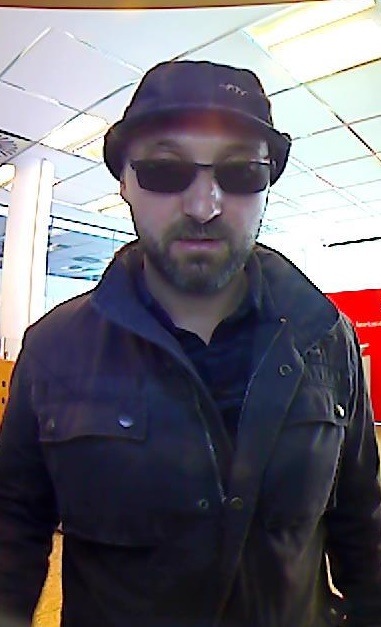 POL-BN: Foto-Fahndung: Unbekannter hob Geld mit gestohlener Karte ab - Wer kennt diesen Mann?