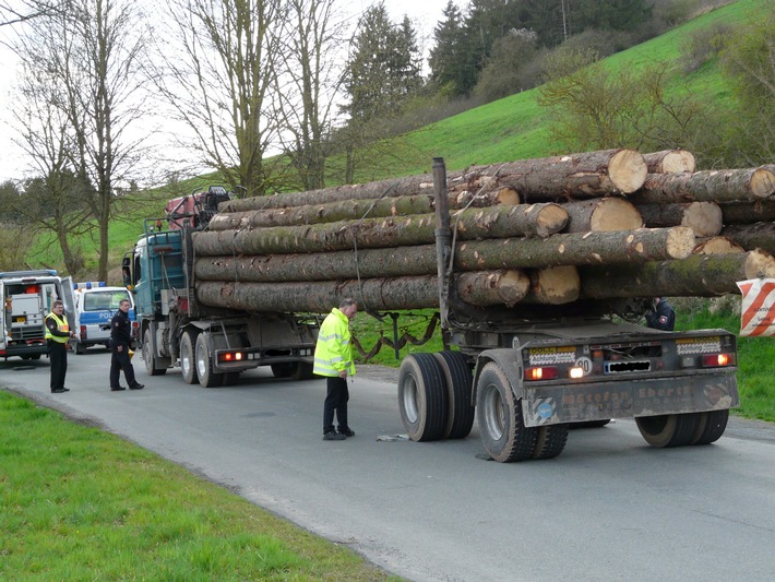 POL-NOM: Holztransporter kontrolliert