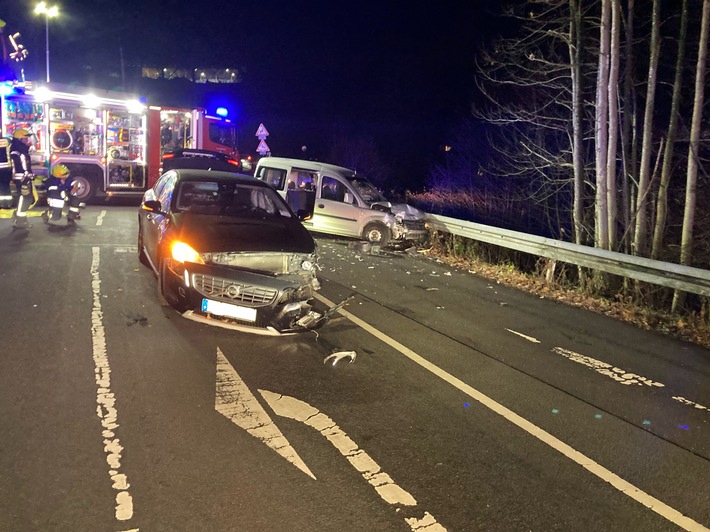 POL-GM: Zwei Verletzte nach Verkehrsunfall