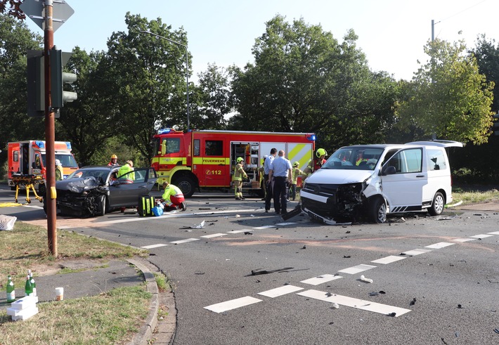 POL-ME: 50-jähriger Ratinger bei Verkehrsunfall schwer verletzt - Ratingen - 1908156