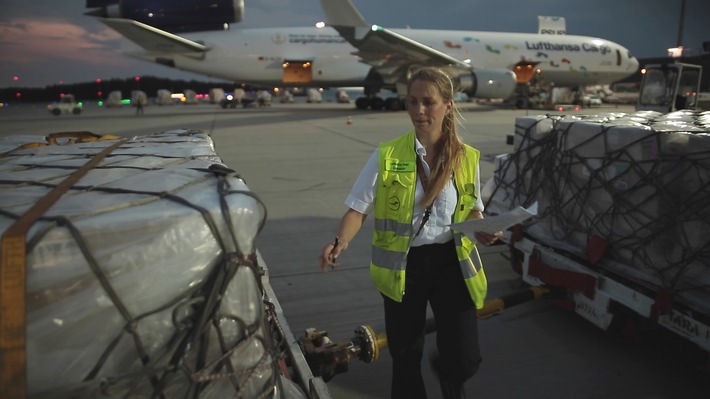 "Wo Fische fliegen und Mangos landen": "ZDF.reportage" über das "Drehkreuz Flughafen Frankfurt" (FOTO)