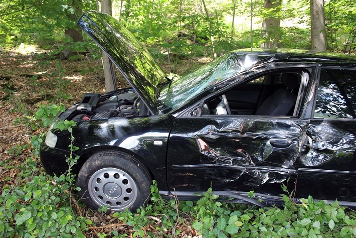 POL-OE: Fahranfänger bei Alleinunfall verletzt