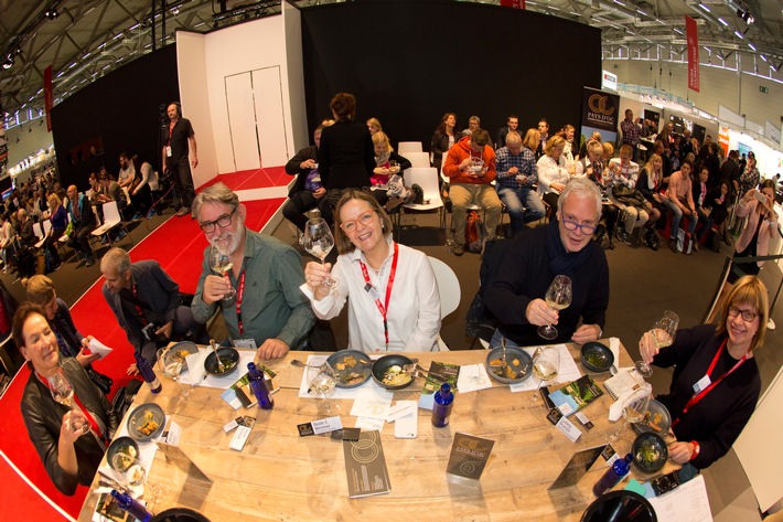 Elegante Weine und ein &quot;echter Gaumentraum&quot; / Journalisten testen auf der Anuga in Köln im Rahmen eines Showcookings mit zwei Spitzenköchen und einem renommierten Patissier 6 Weine aus dem Pays d&#039;Oc