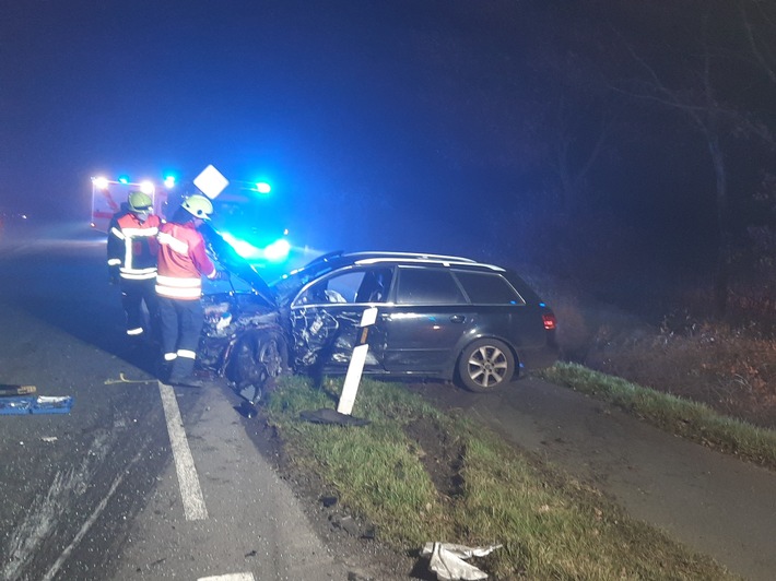 POL-ROW: ++ Unfall bei Nebel - Drei Menschen verletzt ++