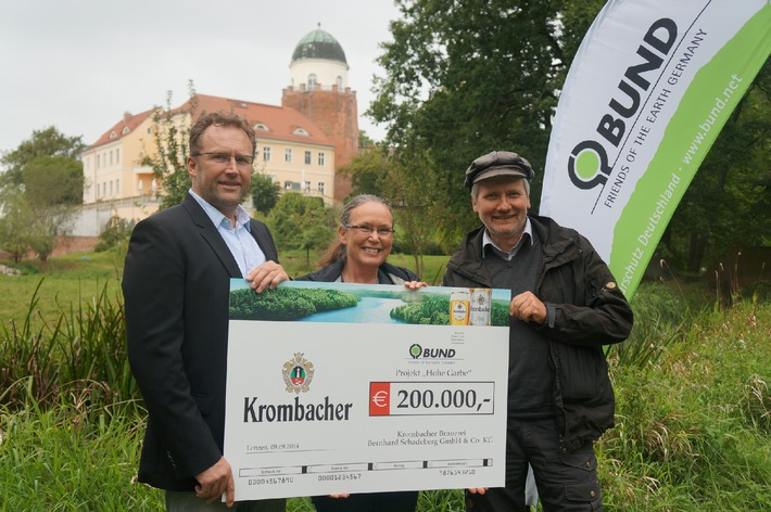 Gute Aussichten für Auenlebensraum an der Elbe - Krombacher übergibt Spende in Höhe von 200.000 EUR für das Projekt &quot;Lebendige Auen für die Elbe&quot; des BUND