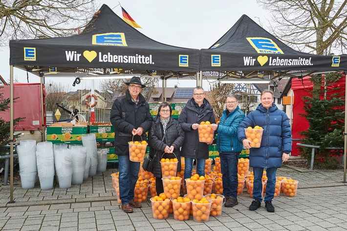 Presse-Information: Orangen für die Bürgerstiftung Rheinau