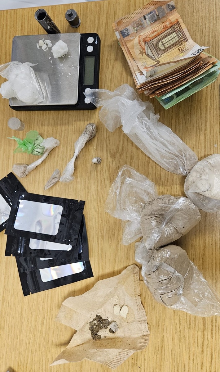 BPOL NRW: Drogenschmuggler mit über 100 Gramm Heroin, Kokain und Crystal Meth von gemeinsamer Streife der Bundespolizei und Königlichen Marechaussee festgenommen