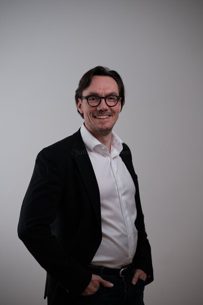 Der Mittelstand investiert in sichtbare KI - der Ertrag liegt im Backoffice
