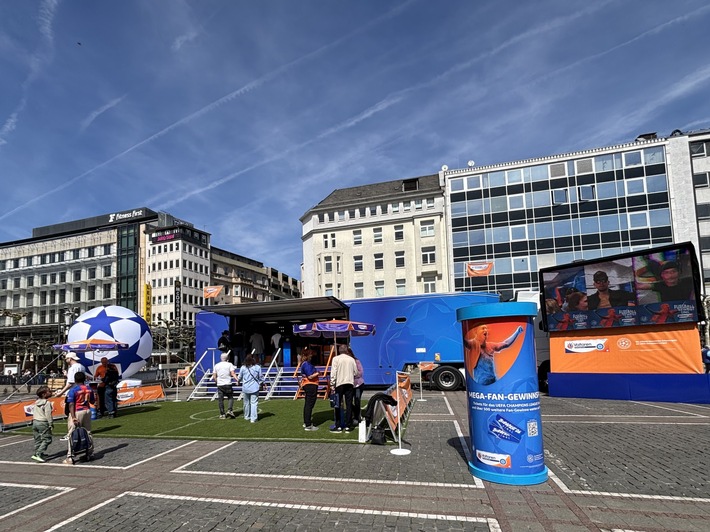 Voltaren und die UEFA Champions League kooperieren für die Bewegung der Fans