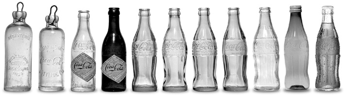 Die Coca-Cola Konturflasche feiert ihren 90. Geburtstag: Mythos, Ikone und Symbol für Markenkultur