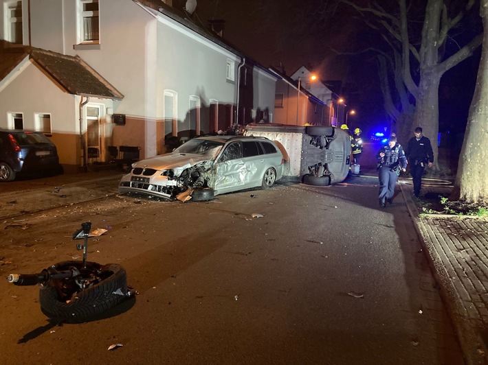 FW-OB: Sieben beschädigte Fahrzeuge nach Verkehrsunfall