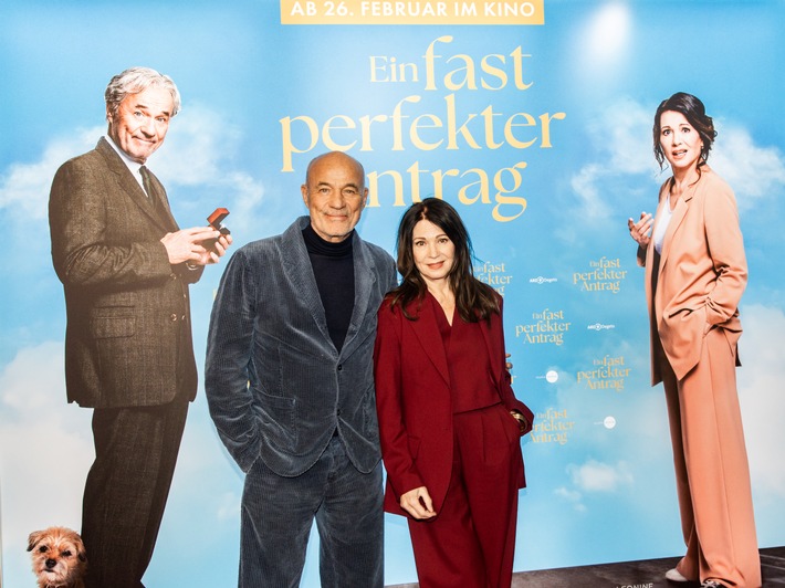 Regensburg feiert mit Iris Berben und Heiner Lauterbach den perfekten Premierenabend / EIN FAST PERFEKTER ANTRAG / ab 26. Februar im Kino!