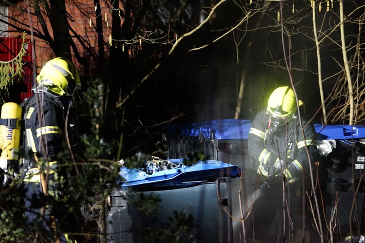 FW Flotwedel: Nächtlicher Mülltonnenbrand in Wienhausen