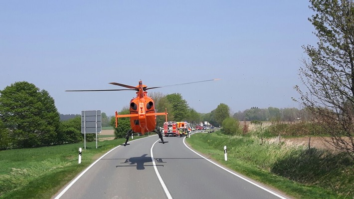 FW-EN: Hubschrauberlandung nach Verkehrsunfall auf L 528